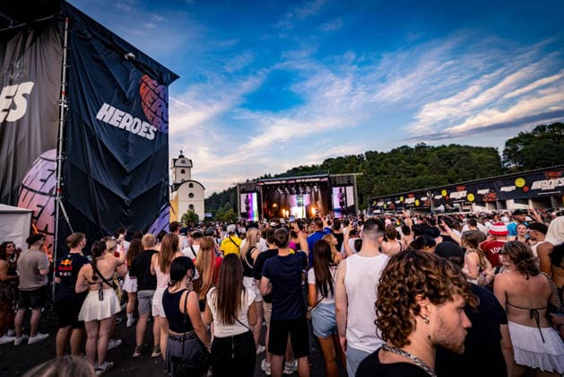 Heroes Festival, Festival, Music, Musik, Deutschrap, Rap, Deutsch, Eventzentrum Geiselwind, Strohofer, Geiselwind, Konzert, 19.06.2026, Festivalvibes, Impressionen vom Festival Bild: Festivalvibes, Stimmung *** Heroes Festival, Festival, Music, German Rap, Rap, German, Geiselwind Event Center, Strohofer, Geiselwind, Concert, June 19, 2026, Festival Vibes, Impressions from the Festival, Photo Copyright: HMBxMedia xMarkusxKoeller