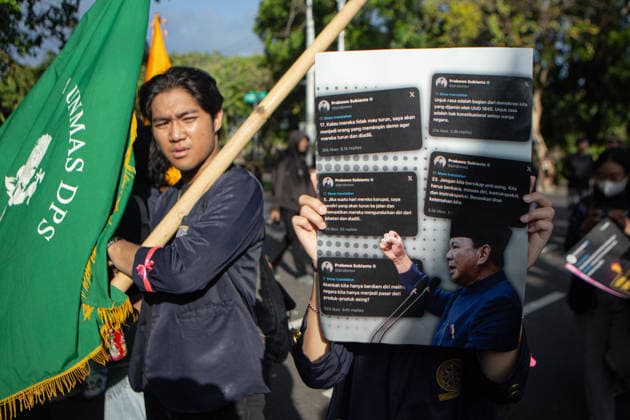 June 22, 2026, Denpasar, Bali, Indonesia: Students and activists shout slogans during a protest demanding policy reforms and denouncing government performance in Denpasar, Bali, Indonesia. Denpasar Indonesia - ZUMAp229 20260622_zip_p229_007 Copyright: xLanaxPriatnax