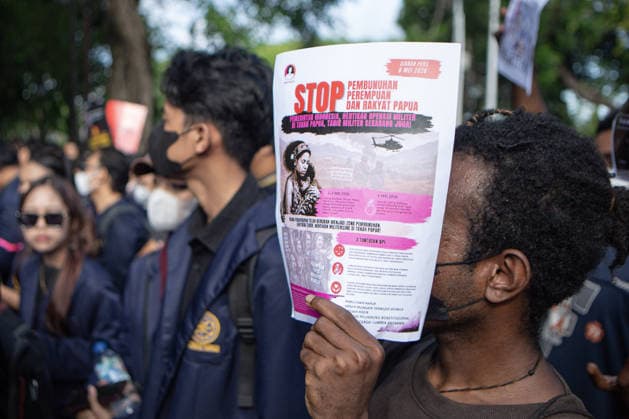June 22, 2026, Denpasar, Bali, Indonesia: Students and activists shout slogans during a protest demanding policy reforms and denouncing government performance in Denpasar, Bali, Indonesia. Denpasar Indonesia - ZUMAp229 20260622_zip_p229_010 Copyright: xLanaxPriatnax