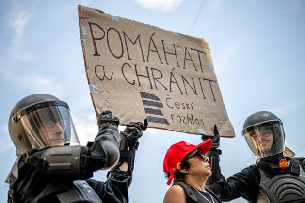 A one-day warning strike by employees of Czech Television and Czech Radio over planned changes to the funding of public media, in Hradec Kralove, Czech Republic, on June 22, 2026. Protesters in front of the Czech Radio Hradec Kralove building. (CTKxPhoto DavidxTanecek) CTKPhotoP2026062204238  CTKPhotoP2026062204238