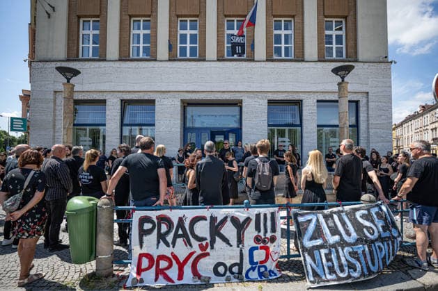 A one-day warning strike by employees of Czech Television and Czech Radio over planned changes to the funding of public media, in Hradec Kralove, Czech Republic, on June 22, 2026. Protesters in front of the Czech Radio Hradec Kralove building. (CTKxPhoto DavidxTanecek) CTKPhotoP2026062204267  CTKPhotoP2026062204267