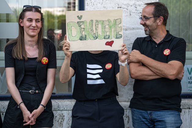 A one-day warning strike by employees of Czech Television and Czech Radio over planned changes to the funding of public media, in Hradec Kralove, Czech Republic, on June 22, 2026. Protesters in front of the Czech Radio Hradec Kralove building. (CTKxPhoto DavidxTanecek) CTKPhotoP2026062204364  CTKPhotoP2026062204364