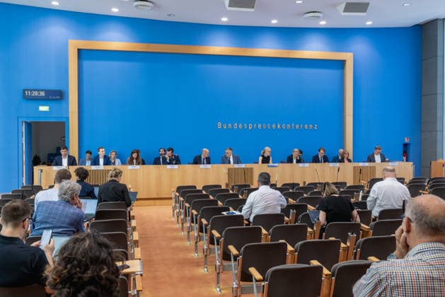 Regierungspressekonferenz vom 22. Juni 2026. Deutschland, Berlin: Sprecherinnen und Sprecher der Bundesministerien vor der Presse im Saal der Bundespressekonferenz. *** Government Press Conference on June 22, 2026, Berlin, Germany