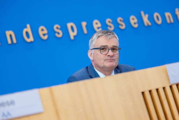 Regierungspressekonferenz vom 22. Juni 2026. Deutschland, Berlin: Sprecher der Bundesregierung Stefan Kornelius. *** Government Press Conference on June 22, 2026, Berlin, Germany; Federal Government Spokesperson Stefan Kornelius,detected_source_language