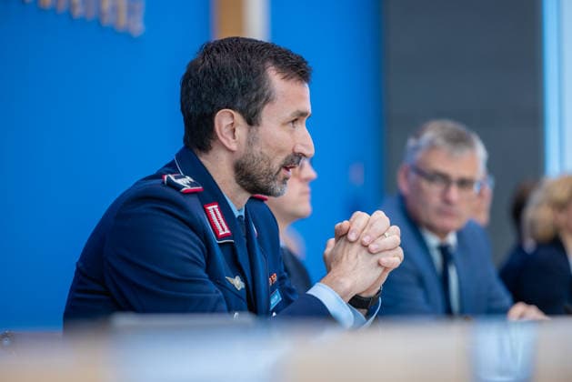 Regierungspressekonferenz vom 22. Juni 2026. Deutschland, Berlin: Oberst i.G. Mitko Müller, Pressesprecher Bundesministerium der Verteidigung. *** Government Press Conference on June 22, 2026, Berlin, Germany; Colonel i G Mitko Müller, Press Secretary, Federal Ministry of Defense,detected_source_language