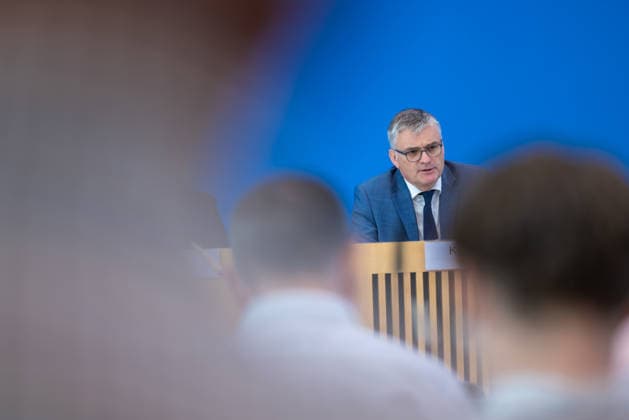 Regierungspressekonferenz vom 22. Juni 2026. Deutschland, Berlin: Sprecher der Bundesregierung Stefan Kornelius. *** Government Press Conference on June 22, 2026, Berlin, Germany; Federal Government Spokesperson Stefan Kornelius,detected_source_language