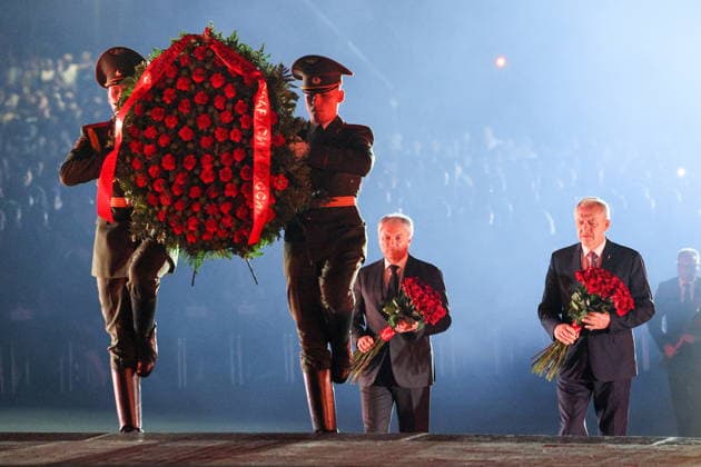 BELARUS, BREST - JUNE 22, 2026: Russian State Duma Speaker Vyacheslav Volodin and Belarusion House of Representatives Speaker Igor Sergeyenko ((L-R back) take part in a wreath laying ceremony during a memorial rally at the Courage Monumnet in the Brest Fortress marking the 85th anniversary of the Nazi German Invasion of the Soviet Union in World War II Brest Belarus  - ZUMAt113 20260622_zaa_t113_162 Copyright: xMaximxMalinovskyx