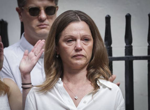 Sir Keir Starmer resignation Sir Keir Starmer and his wife Victoria leave 10 Downing St to address the media. An emotional Lady Victoria Starmer. 22.06.2026  Copyright: xSimonxJonesx NINTCHDBPICT001090203318