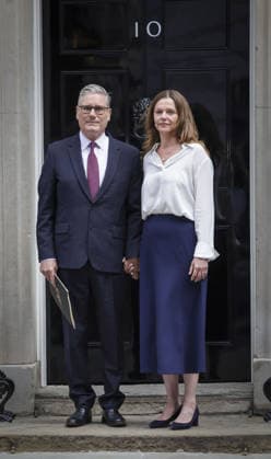 Sir Keir Starmer resignation Keir Starmer and his wife Victoria leave 10 Downing St to address the media. 22.06.2026  Copyright: xSimonxJonesx NINTCHDBPICT001090203360
