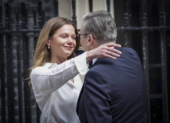 Sir Keir Starmer resignation Keir Starmer and his wife Victoria leave 10 Downing St to address the media. 22.06.2026  Copyright: xSimonxJonesx NINTCHDBPICT001090203375