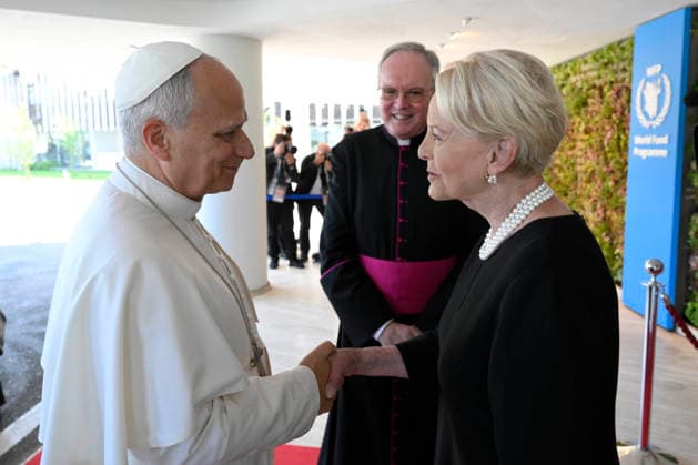 ITALY - POPE LEO XIV DURING A VISIT AT THE HEADQUARTERS OF WORLD FOOD PROGRAMME IN ROME - 2026 6 22 Italy, Rome, Vatican, 2026 6 22 .Cindy Hensley McCain, former executive director ot he WFP welcome Pope Leo XIV as he arrives for a visit at the Headquarters of World Food Programme (WFP), in Rome EDITORIAL USE ONLY - NO BOOKS Copyright: xVATICANxMEDIAx
