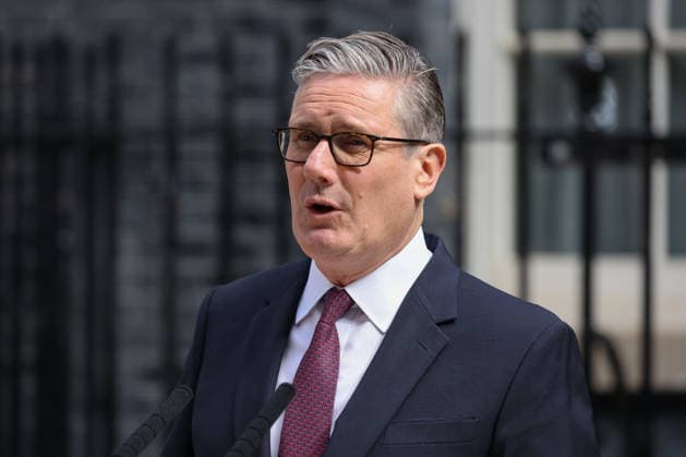 (260622) -- LONDON, June 22, 2026 () -- British Prime Minister Keir Starmer delivers a speech outside No. 10 Downing Street in London, Britain, on June 22, 2026. Starmer announced in a speech outside No. 10 Downing Street on Monday that he would resign as leader of the governing Labour Party and set out a timetable for his departure from office. Starmer said he would remain in office as prime minister until the Labour leadership contest is completed and would do everything I can to ensure an orderly handover of power. () BRITAIN-LONDON-PM-RESIGNATION Xinhua 