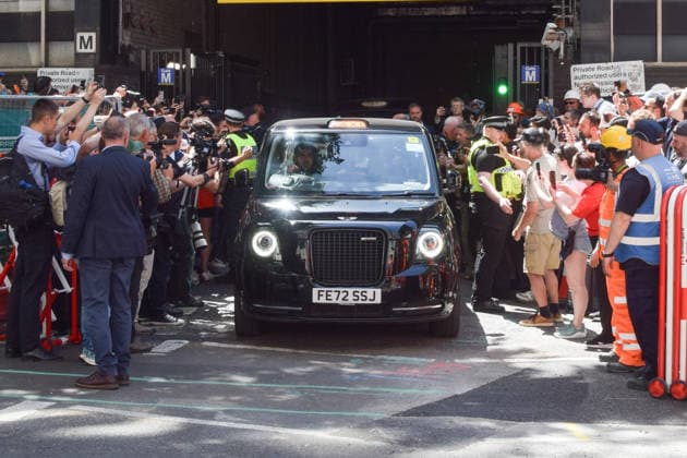 June 22, 2026, London, England, United Kingdom: Members of the media surround a taxi at Euston Station taking Labour MP Andy Burnham following the resignation of Keir Starmer. Andy Burnham has confirmed that he will run to replace him as UK Prime Minister. London United Kingdom - ZUMAv130 20260622_zip_v130_005 Copyright: xVukxValcicx