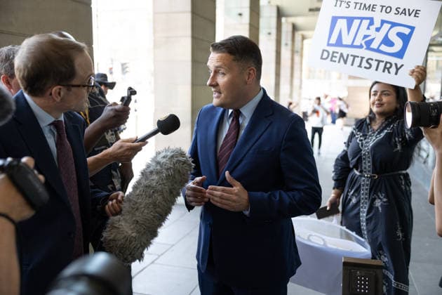Andy Burnham sworn in 22 06 2026 - Central London Wes Streeting is seen arriving Portcullis House at the Houses of Parliament ahead of Andy Burnham being sworn in as an MP.  Copyright: xJoshuaxBrattx NINTCHDBPICT001090229032