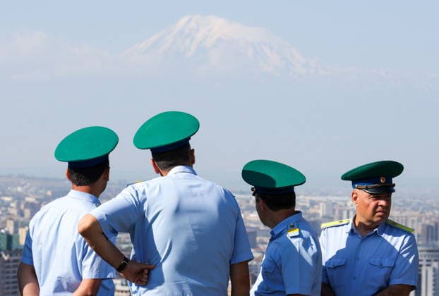 ARMENIA, YEREVAN - JUNE 22, 2026: Russian border guards are seen during a ceremony at the Mother Armenia Monument (not pictured) marking the 85th anniversary of the Nazi German invasion of the Soviet Union Yerevan Armenia  - ZUMAt113 20260622_zaa_t113_241 Copyright: xAlexanderxPatrinx