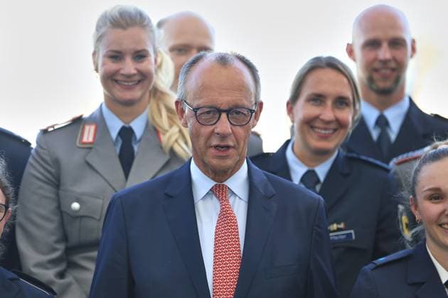 Berlin, Deutschland, 22.06.2026: Bundeskanzleramt: Medaillengewinner der Olympischen und Paralympischen Spiele im Kanzleramt: Bundeskanzler Friedrich Merz (CDU) begrüßt die Olympia-Teilnehmer *** Berlin, Germany, June 22, 2026 Federal Chancellery Olympic and Paralympic medalists at the Federal Chancellery Federal Chancellor Friedrich Merz (CDU) welcomes the Olympic athletes,detected_source_language Copyright: xdtsxNachrichtenagenturx dts_124368