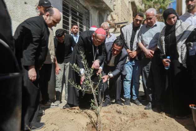 June 22, 2026, Gaza City, Gaza Strip, Palestinian Territory: Cardinal Pierbattista Pizzaballa, the Latin Patriarch of Jerusalem, visited Al-Azhar University in Gaza, where discussions focused on interfaith dialogue, coexistence, shared human values, and the promotion of peace. The visit included meetings with university officials and community representatives amid ongoing humanitarian challenges in the Gaza Strip. Gaza City Palestinian Territory - ZUMAz119 20260622_zip_z119_023 Copyright: xSalahxHashemx