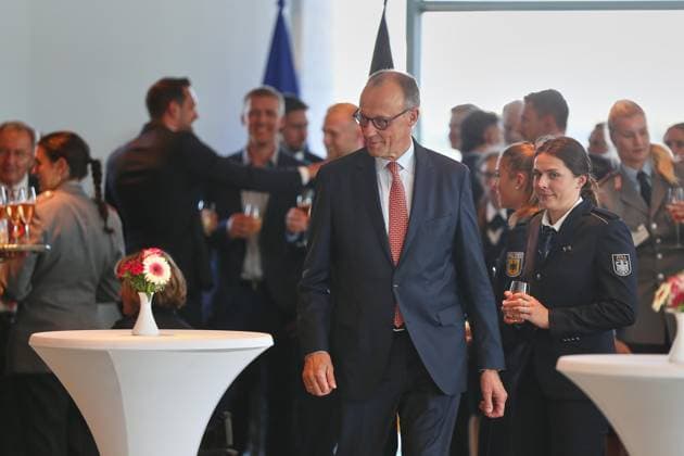 Berlin, Deutschland, 22.06.2026: Bundeskanzleramt: Medaillengewinner der Olympischen und Paralympischen Spiele im Kanzleramt: Bundeskanzler Friedrich Merz (CDU) begrüßt die Olympia-Teilnehmer *** Berlin, Germany, June 22, 2026 Federal Chancellery Olympic and Paralympic medalists at the Federal Chancellery Federal Chancellor Friedrich Merz (CDU) welcomes the Olympic athletes,detected_source_language Copyright: xdtsxNachrichtenagenturx dts_124376
