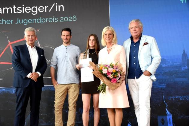 Dr. Stephan J. Lang, Fachanwalt fuer Erbrecht und Praesident der Initiative Werterhalt & Weitergabe e. V. Felix Neureuther Skirennlaeufer Mira Konyali 17 -Literatur- Gesamtsiegerin 6. Bayerischer Jugendpreis 2026 Ulrike Scharf Ministerin Dr.Ansgar Sommer 2. Vorstand Initiative Weiterhalt und Weitergabe Muenchen 22.06.2026 Literaturhaus Die Initiative Werterhalt und Weitergabe e.V. Feierlichen Verleihung des sechsten Bayerischen Jugendpreises Der diesjaehrige Wettbewerb stand unter dem Motto Gesunde Kinder auf einer gesunden Erde. Schuelerinnen und Schueler aus ganz Bayern waren aufgerufen, Foto Muenchen *** Dr. Stephan J. Lang, Specialist Attorney for Inheritance Law and President of the Initiative for the Preservation and Transmiss