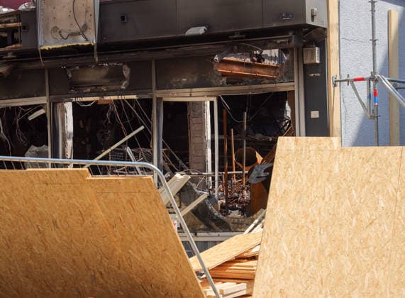 22.06.2026, Deutschland, NRW, Immobilien, Brandschäden, Ausgebrannte TEDI Filiale in Bochum, Brand, Feuer, Deutschland *** June 22, 2026, Germany, North Rhine-Westphalia, Real Estate, Fire Damage, Burned-Out TEDI Store in Bochum, Fire, Germany,detected_source_language Copyright: xD.xKerlekin SnowfieldxPhotographyx SF220626TEDID1D
