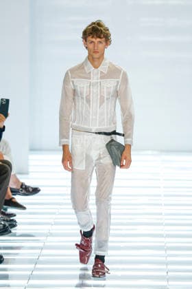 Runway at the Prada fashion show during Milan Fashion Week Menswear Spring Summer 2027 on June 21, 2026, in Milan, Italy Bestimage Milan France,detected_source_language  Copyright: xAgencex xBestimagexAgencex xBestimagex