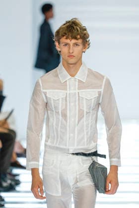 Runway at the Prada fashion show during Milan Fashion Week Menswear Spring Summer 2027 on June 21, 2026, in Milan, Italy Bestimage Milan France,detected_source_language  Copyright: xAgencex xBestimagexAgencex xBestimagex