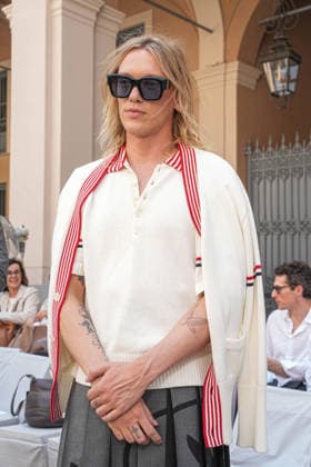 IPA85941617 - Milan, Milan Men™s Fashion Week Spring Summer 2027 - Men™s Fashion, Spring Summer 2027 - Thom Browne fashion show - front row Pictured: Jamie Campbell Bower  Copyright: xRiccardoxGIordanox xRiccardoxGiordanox 85941617