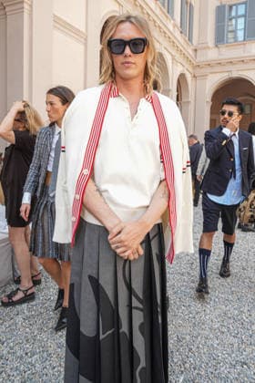 IPA85941587 - Milan, Milan Men™s Fashion Week Spring Summer 2027 - Men™s Fashion, Spring Summer 2027 - Thom Browne fashion show - front row Pictured: Jamie Campbell Bower  Copyright: xRiccardoxGIordanox xRiccardoxGiordanox 85941587