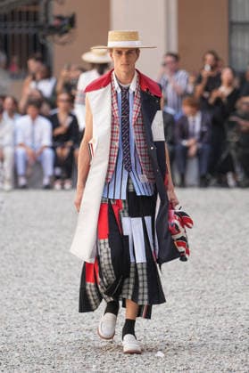 IPA85942249 - Milan, Milan Men™s Fashion Week Spring Summer 2027 - Men™s Fashion, Spring Summer 2027 - Thom Browne fashion show - runway Pictured: Model  Copyright: xRiccardoxGIordanox xRiccardoxGiordanox 85942249