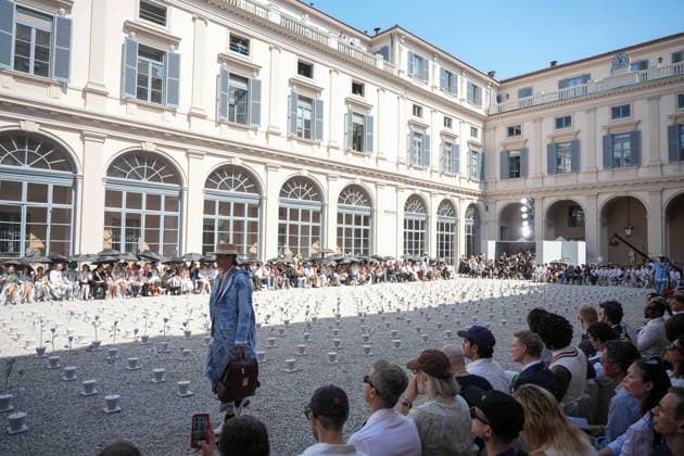 IPA85942303 - Milan, Milan Men™s Fashion Week Spring Summer 2027 - Men™s Fashion, Spring Summer 2027 - Thom Browne fashion show - runway in the photo: Model  Copyright: xRiccardoxGIordanox xRiccardoxGiordanox 85942303