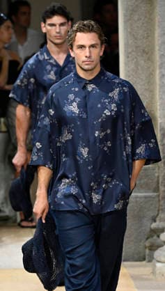 June 22, 2026, Milan, Italy: A model presents a creation by Italian fashion house Giorgio Armani for the Men s Spring Summer 2027 collection during the Milan Fashion Week in Milan, Italy, 22 June 2026. Milan Fashion Week runs from 19 to 23 June 2026. ANSA DANIEL DAL ZENNARO Milan Italy  - ZUMAa110 20260622_zaf_a110_020 Copyright: xDanielxDalxZennarox