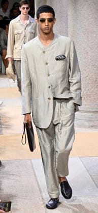 June 22, 2026, Milan, Italy: A model presents a creation by Italian fashion house Giorgio Armani for the Men s Spring Summer 2027 collection during the Milan Fashion Week in Milan, Italy, 22 June 2026. Milan Fashion Week runs from 19 to 23 June 2026. ANSA DANIEL DAL ZENNARO Milan Italy  - ZUMAa110 20260622_zaf_a110_022 Copyright: xDanielxDalxZennarox