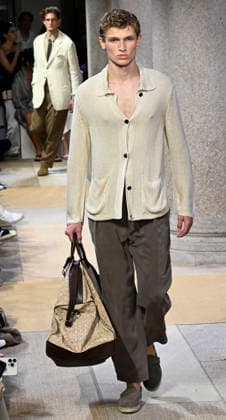 June 22, 2026, Milan, Italy: A model presents a creation by Italian fashion house Giorgio Armani for the Men s Spring Summer 2027 collection during the Milan Fashion Week in Milan, Italy, 22 June 2026. Milan Fashion Week runs from 19 to 23 June 2026. ANSA DANIEL DAL ZENNARO Milan Italy  - ZUMAa110 20260622_zaf_a110_018 Copyright: xDanielxDalxZennarox