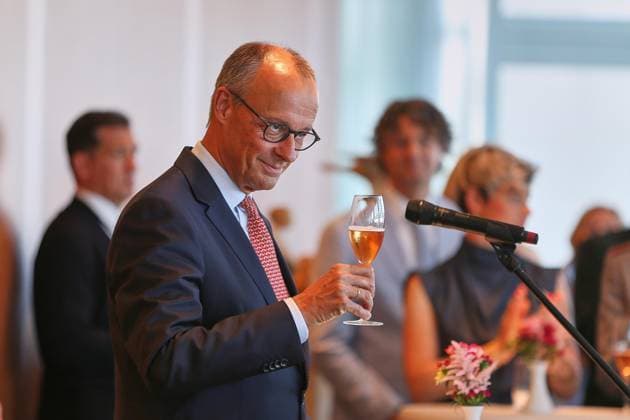 Berlin, Deutschland, 22.06.2026: Bundeskanzleramt: Medaillengewinner der Olympischen und Paralympischen Spiele im Kanzleramt: Bundeskanzler Friedrich Merz (CDU) begrüßt die Olympia-Teilnehmer *** Berlin, Germany, June 22, 2026 Federal Chancellery Olympic and Paralympic medalists at the Federal Chancellery Federal Chancellor Friedrich Merz (CDU) welcomes the Olympic athletes,detected_source_language Copyright: xdtsxNachrichtenagenturx dts_124370