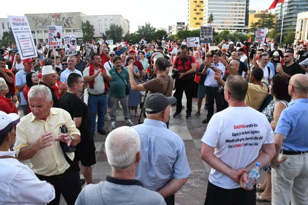 Protests against the tourism project in Albania, continue for 23rd consecutive day TIRANA, ALBANIA - JUNE 22: Hundreds of demonstrators march along the National Martyrs Boulevard toward the Prime Ministry building on the 23rd consecutive day of protests in Tirana, Albania, on June 22, 2026. Gathering at Skanderbeg Square under the slogan Albania is not for sale , the crowds expressed fierce opposition to a multi-million dollar luxury tourism development project planned for the protected Zvernec region in the coastal city of Vlora. The controversial project is allegedly linked to Jared Kushner and Ivanka Trump, the son-in-law and daughter of U.S. President Donald Trump, involving the privatization of pristine public coastlines. The demonstr  Copyright: x2026xAnadoluxOlsixShehux