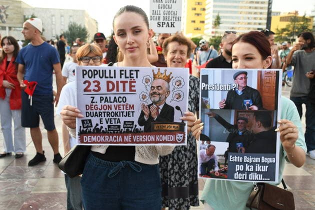 Protests against the tourism project in Albania, continue for 23rd consecutive day TIRANA, ALBANIA - JUNE 22: Hundreds of demonstrators march along the National Martyrs Boulevard toward the Prime Ministry building on the 23rd consecutive day of protests in Tirana, Albania, on June 22, 2026. Gathering at Skanderbeg Square under the slogan Albania is not for sale , the crowds expressed fierce opposition to a multi-million dollar luxury tourism development project planned for the protected Zvernec region in the coastal city of Vlora. The controversial project is allegedly linked to Jared Kushner and Ivanka Trump, the son-in-law and daughter of U.S. President Donald Trump, involving the privatization of pristine public coastlines. The demonstr  Copyright: x2026xAnadoluxOlsixShehux