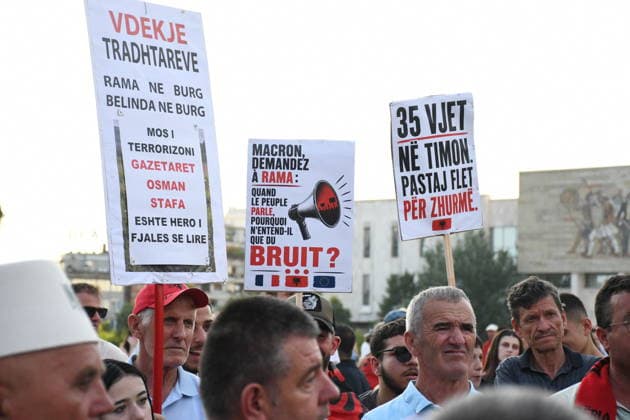 Protests against the tourism project in Albania, continue for 23rd consecutive day TIRANA, ALBANIA - JUNE 22: Hundreds of demonstrators march along the National Martyrs Boulevard toward the Prime Ministry building on the 23rd consecutive day of protests in Tirana, Albania, on June 22, 2026. Gathering at Skanderbeg Square under the slogan Albania is not for sale , the crowds expressed fierce opposition to a multi-million dollar luxury tourism development project planned for the protected Zvernec region in the coastal city of Vlora. The controversial project is allegedly linked to Jared Kushner and Ivanka Trump, the son-in-law and daughter of U.S. President Donald Trump, involving the privatization of pristine public coastlines. The demonstr  Copyright: x2026xAnadoluxOlsixShehux