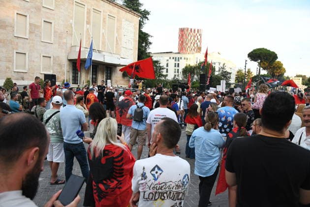 Protests against the tourism project in Albania, continue for 23rd consecutive day TIRANA, ALBANIA - JUNE 22: Hundreds of demonstrators march along the National Martyrs Boulevard toward the Prime Ministry building on the 23rd consecutive day of protests in Tirana, Albania, on June 22, 2026. Gathering at Skanderbeg Square under the slogan Albania is not for sale , the crowds expressed fierce opposition to a multi-million dollar luxury tourism development project planned for the protected Zvernec region in the coastal city of Vlora. The controversial project is allegedly linked to Jared Kushner and Ivanka Trump, the son-in-law and daughter of U.S. President Donald Trump, involving the privatization of pristine public coastlines. The demonstr  Copyright: x2026xAnadoluxOlsixShehux