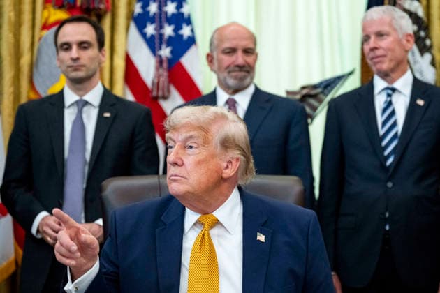 Trump Signs Executive Orders in the Oval Office President Donald Trump takes questions during an executive order signing in the Oval Office of the White House in Washington, DC, US, on Monday, June 22, 2026. President Donald Trump is signing two orders on quantum computing. Photo by Bonnie Cash Pool ABACAPRESS.COM WASHINGTON DC United States  Copyright: xPool ABACAx