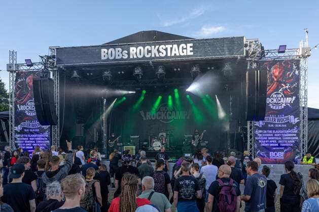 22.06.2026 Kieler Woche 2026 Eindrücke und Szenen vom Montag Mainstage Radio Bob Rockcamp, Auftritt der Band öEarthbong˜ Kiel Kiellinie Schleswig Holstein Deutschland *** June 22, 2026 Kiel Week 2026