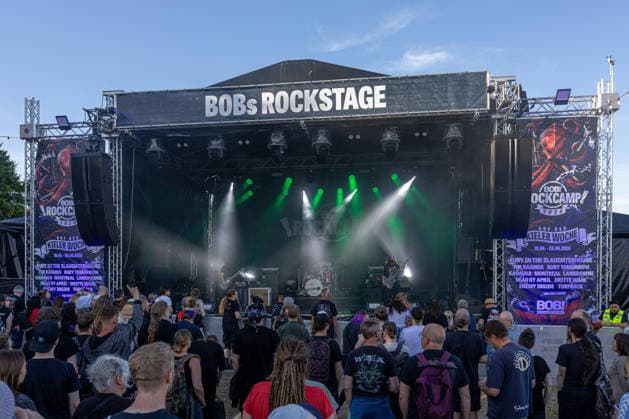 22.06.2026 Kieler Woche 2026 Eindrücke und Szenen vom Montag Mainstage Radio Bob Rockcamp, Auftritt der Band öEarthbong˜ Kiel Kiellinie Schleswig Holstein Deutschland *** June 22, 2026 Kiel Week 2026