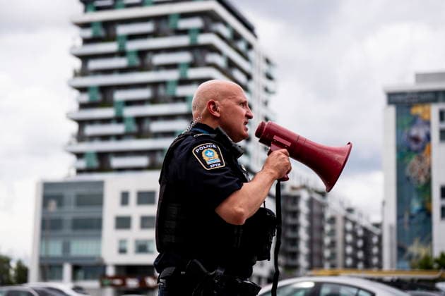 June 22, 2026, Montreal, Pq, CANADA: A Montreal police officer clears an area at the scene of a shooting in Montreal on Monday, June 22, 2026. Montreal CANADA  - ZUMAc35_ 20260622_zaf_c35_107 Copyright: xChristopherxKatsarovx