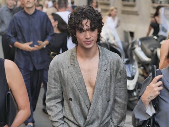 IPA85951742 - Milan, Milan Men s Fashion Week: Spring Summer 2026 2027 - Men s Fashion, Spring Summer 2026 — Armani fashion show; pictured: Conan Gray  Copyright: xLucaxPontix xLucaPonti IpaAgencyx 85951742