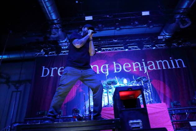 Benjamin Burnley von der Band Breaking Benjamin bei einem Konzert im Huxleys Neue Welt in Berlin, 22. Juni 2026. Breaking Benjamin Konzert Berlin
