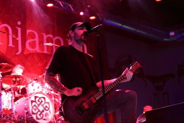 Benjamin Burnley von der Band Breaking Benjamin bei einem Konzert im Huxleys Neue Welt in Berlin, 22. Juni 2026. Breaking Benjamin Konzert Berlin