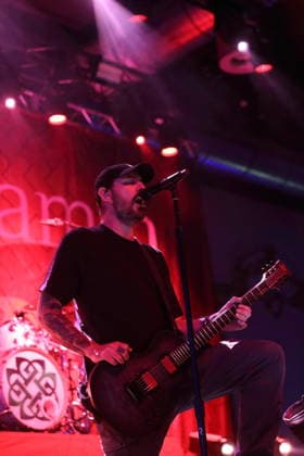 Benjamin Burnley von der Band Breaking Benjamin bei einem Konzert im Huxleys Neue Welt in Berlin, 22. Juni 2026. Breaking Benjamin Konzert Berlin