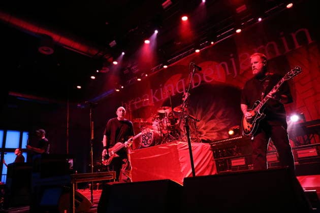 Keith Wallen, Benjamin Burnley, Aaron Bruch, Brian Medeiros und Jasen Rauch, v.l., von der Band Breaking Benjamin bei einem Konzert im Huxleys Neue Welt in Berlin, 22. Juni 2026. Breaking Benjamin Konzert Berlin