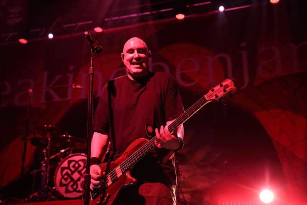 Aaron Bruch von der Band Breaking Benjamin bei einem Konzert im Huxleys Neue Welt in Berlin, 22. Juni 2026. Breaking Benjamin Konzert Berlin
