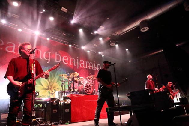 Keith Wallen, Brian Medeiros, Benjamin Burnley, Aaron Bruch und Jasen Rauch, v.l., von der Band Breaking Benjamin bei einem Konzert im Huxleys Neue Welt in Berlin, 22. Juni 2026. Breaking Benjamin Konzert Berlin