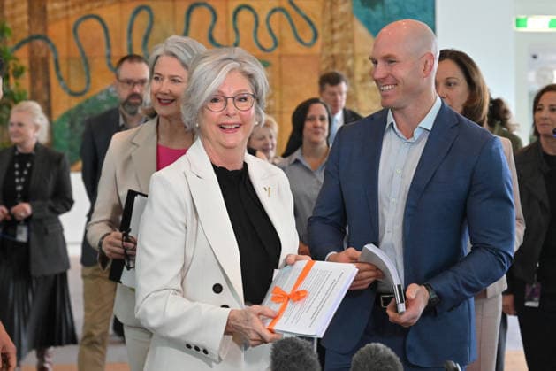 HELEN HAINES PRESSER, Independent member for Indi Helen Haines and fellow crossbenchers arrive at a press conference at Parliament House in Canberra, Tuesday, June 23, 2026. ( NO ARCHIVING CANBERRA AUSTRALIAN CAPITAL TERRITORY AUSTRALIA  Copyright: xMICKxTSIKASx 20260623169932737430